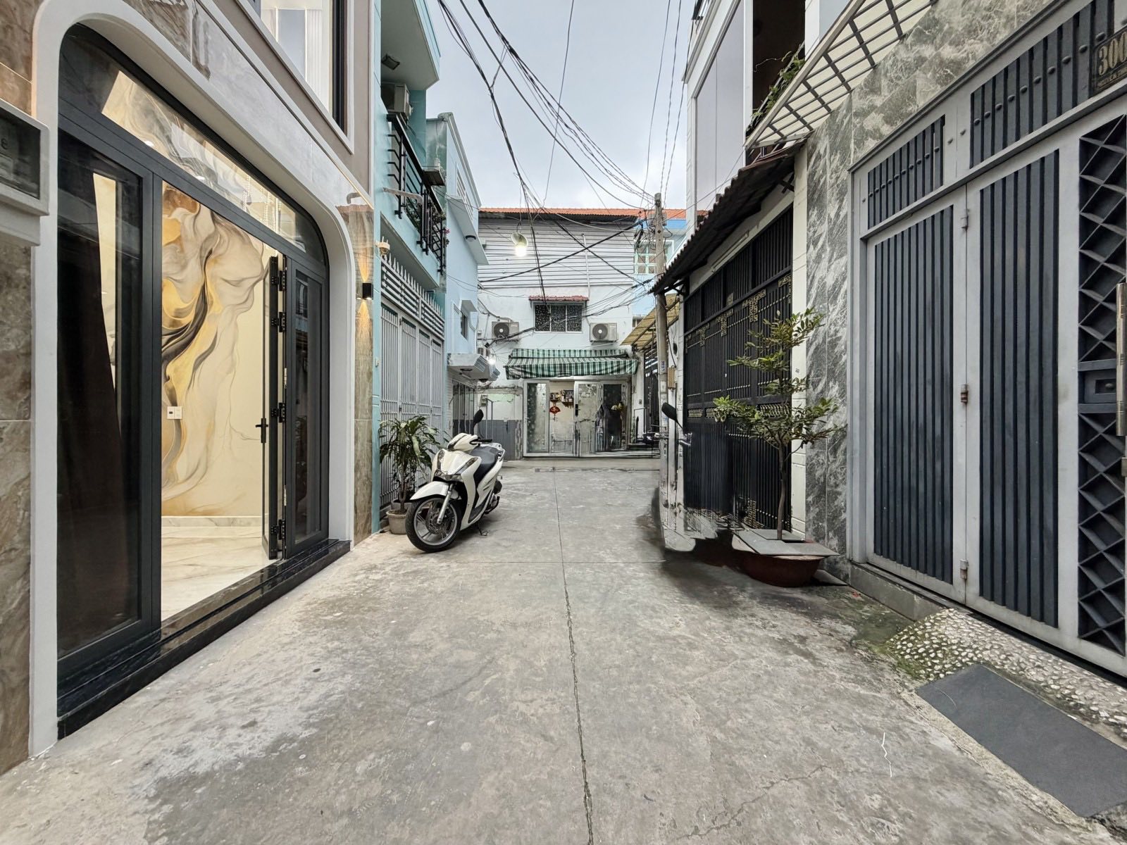 Căn hộ dịch vụ Nguyễn Thái Sơn, Gò Vấp, thang máy, mới 100%, 6 phòng cao cấp, full nội thất, 8,9 tỷ