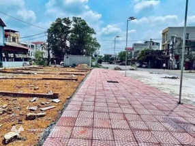 Bán đất phố Ba Huyện, Bắc Ninh, kinh doanh sầm uất, 2 ô tô tránh