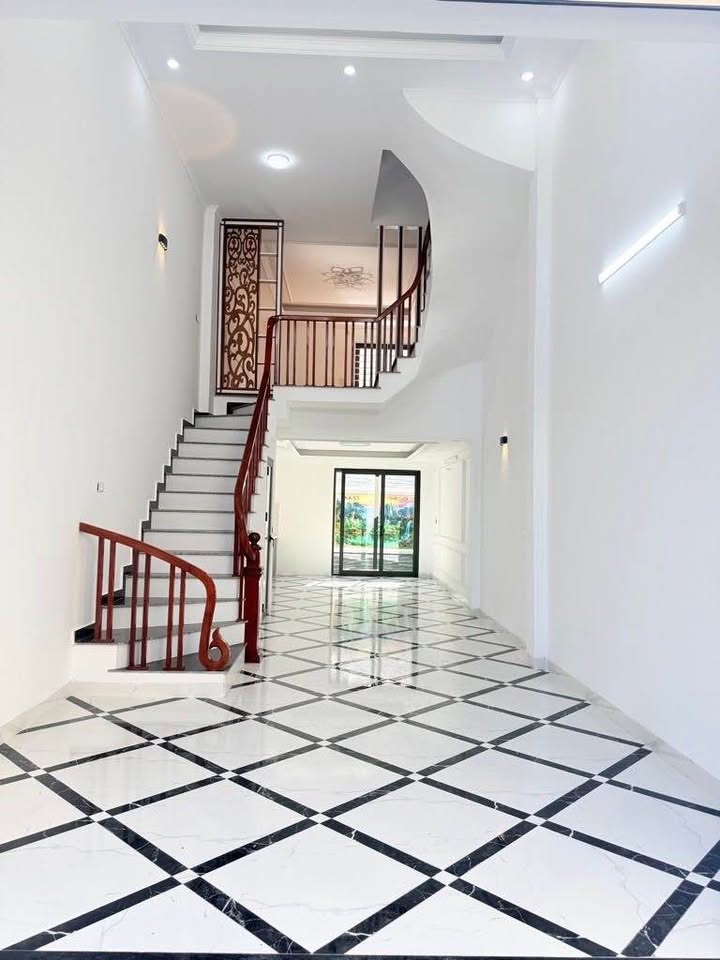 Siêu phẩm nhà 5 tầng 60m² Vĩnh Quỳnh, 3 mặt thoáng, sẵn sàng đón chủ mới