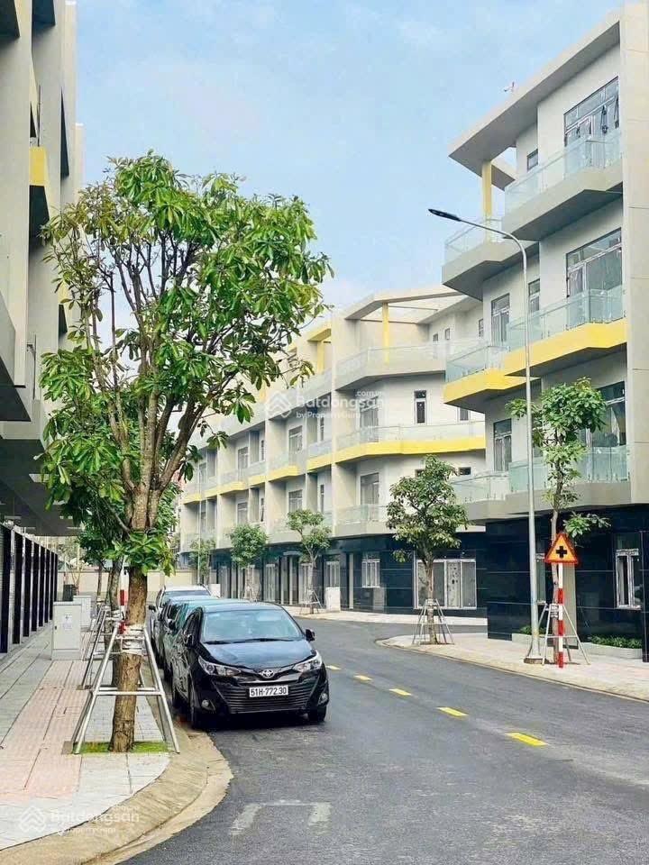 Chỉ từ 1.5 tỷ sở hữu 4 tầng SHR Bcons City, HĐ thuê 30tr/th, 135 tiện ích nội khu, an ninh 24/7