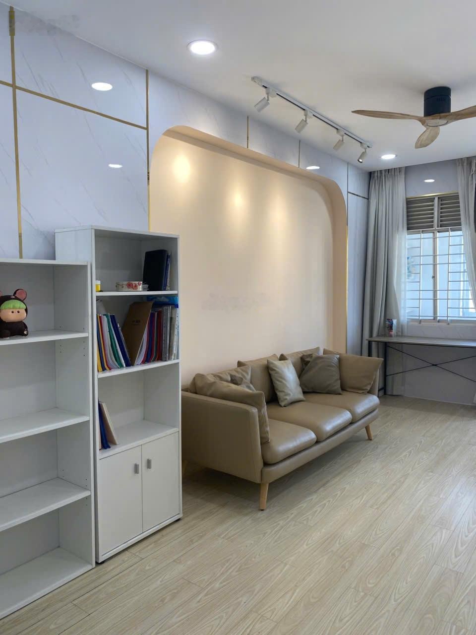 Cần bán căn hộ chung cư 109 Nguyễn Biểu, trung tâm Quận 5, nhà mới, sổ hồng đầy đủ, ở ngay