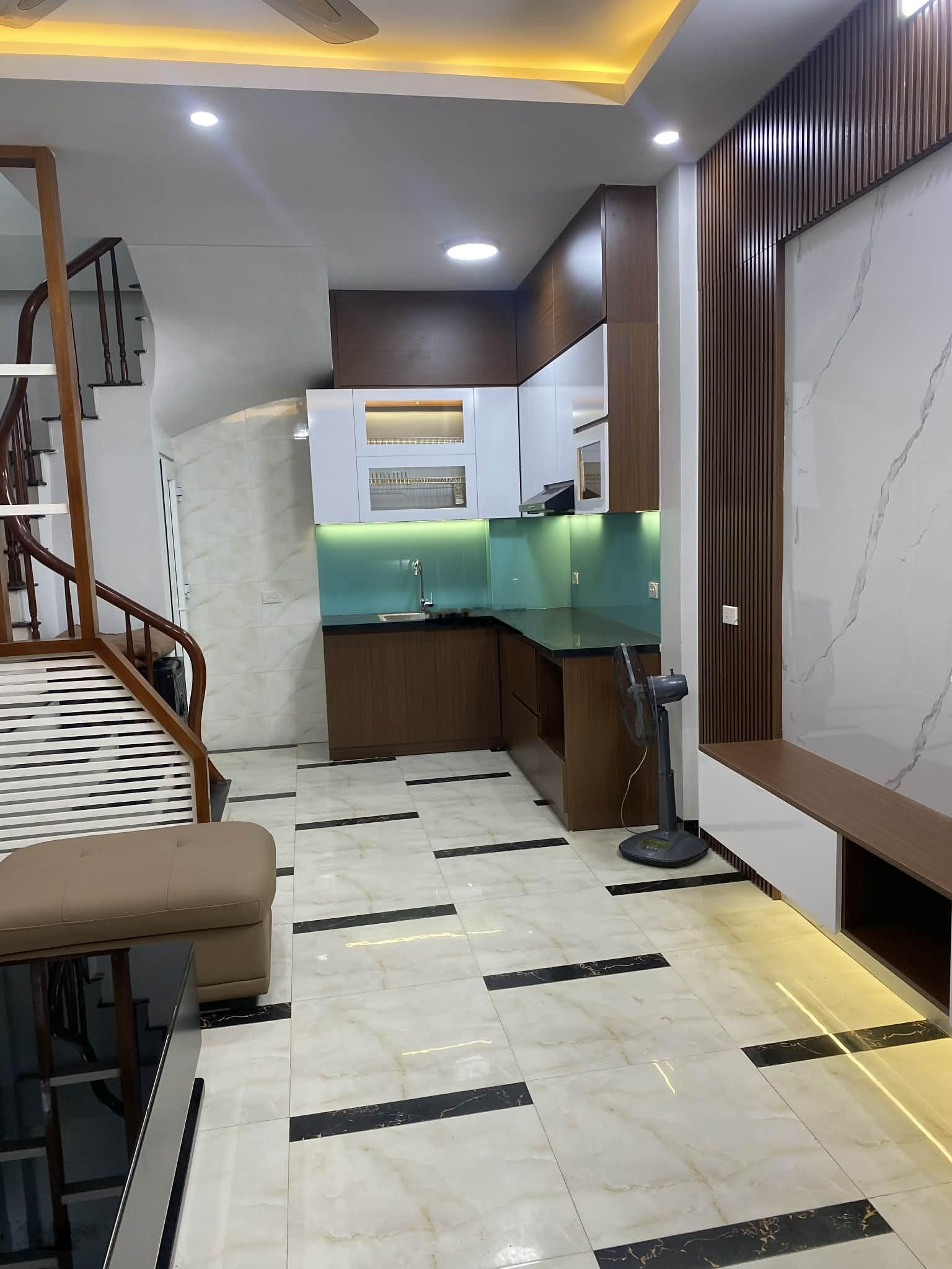 Bán nhà phố Vĩnh Hưng - Hoàng Mai - sổ riêng 34m2 6 tầng full nội thất, giá 7,28 tỷ (còn TL mạnh)