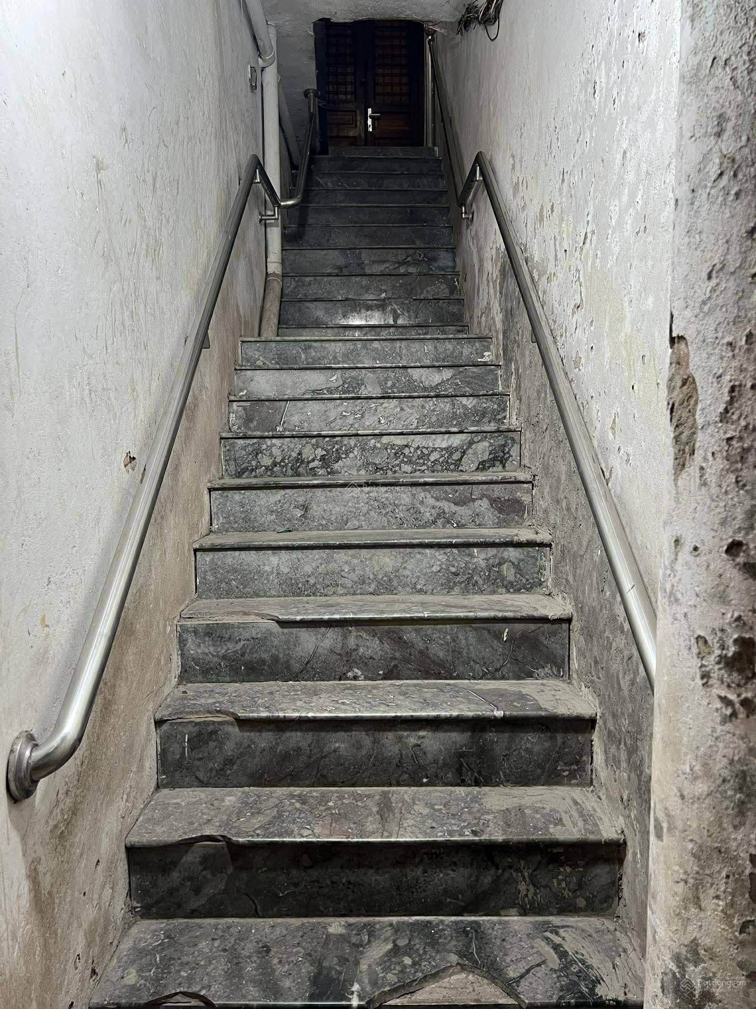 Binhbds tìm khách thuê cứng khai thác 200m2 mặt phố Hàng Đào tầng 2 mặt tiền 5m