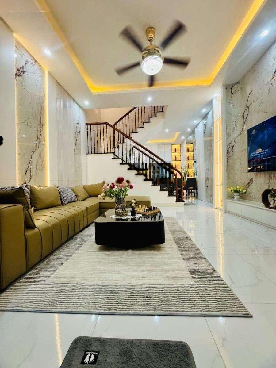 Hạ chào nửa tỷ! Nhà Tô Vĩnh Diện, 5m ra ô tô, nhà thoáng trước sau, full nội thất mới, 45m2x5T