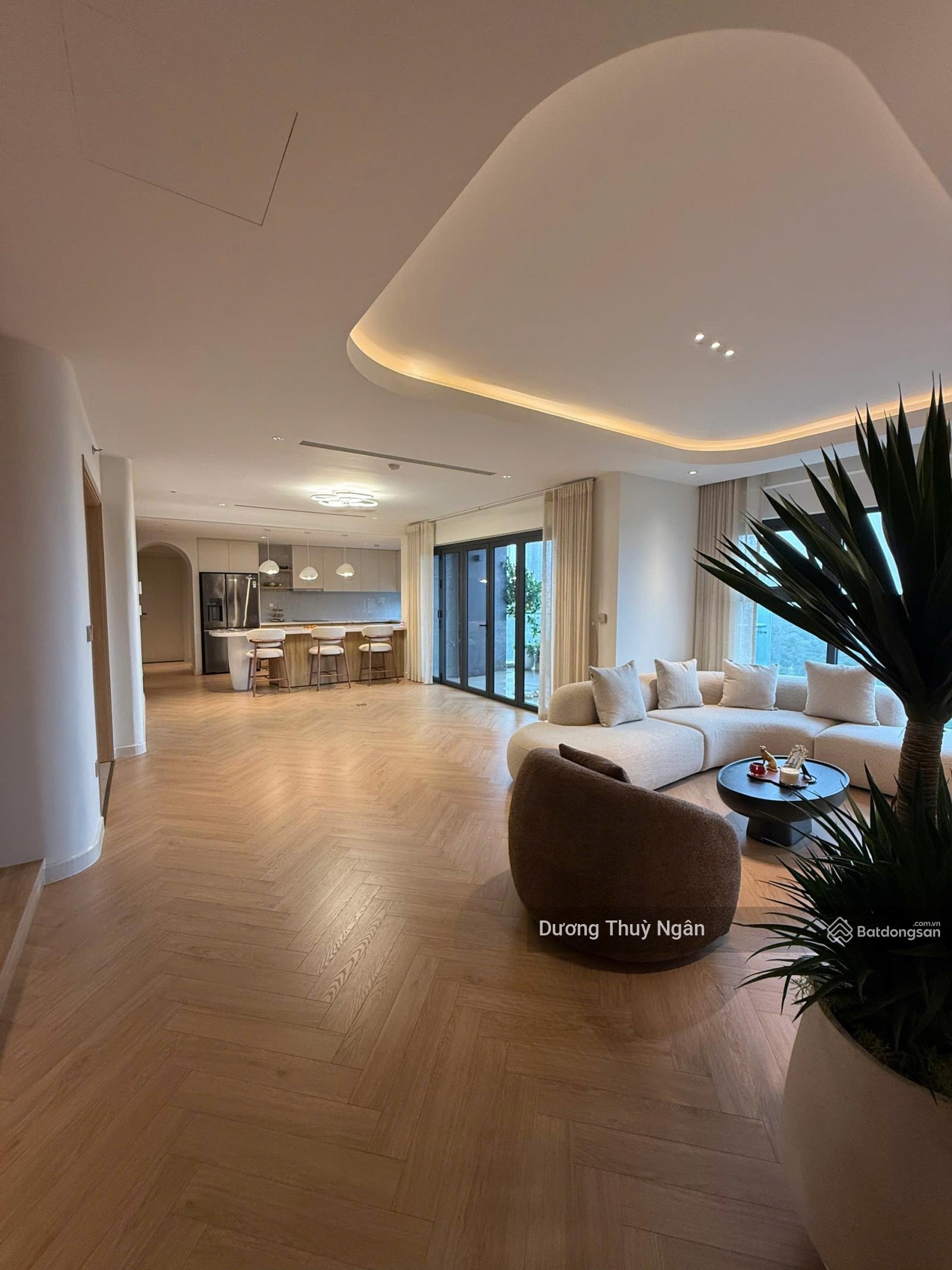 Park Premium golf150 + thang máy riêng, full đồ giá tốt