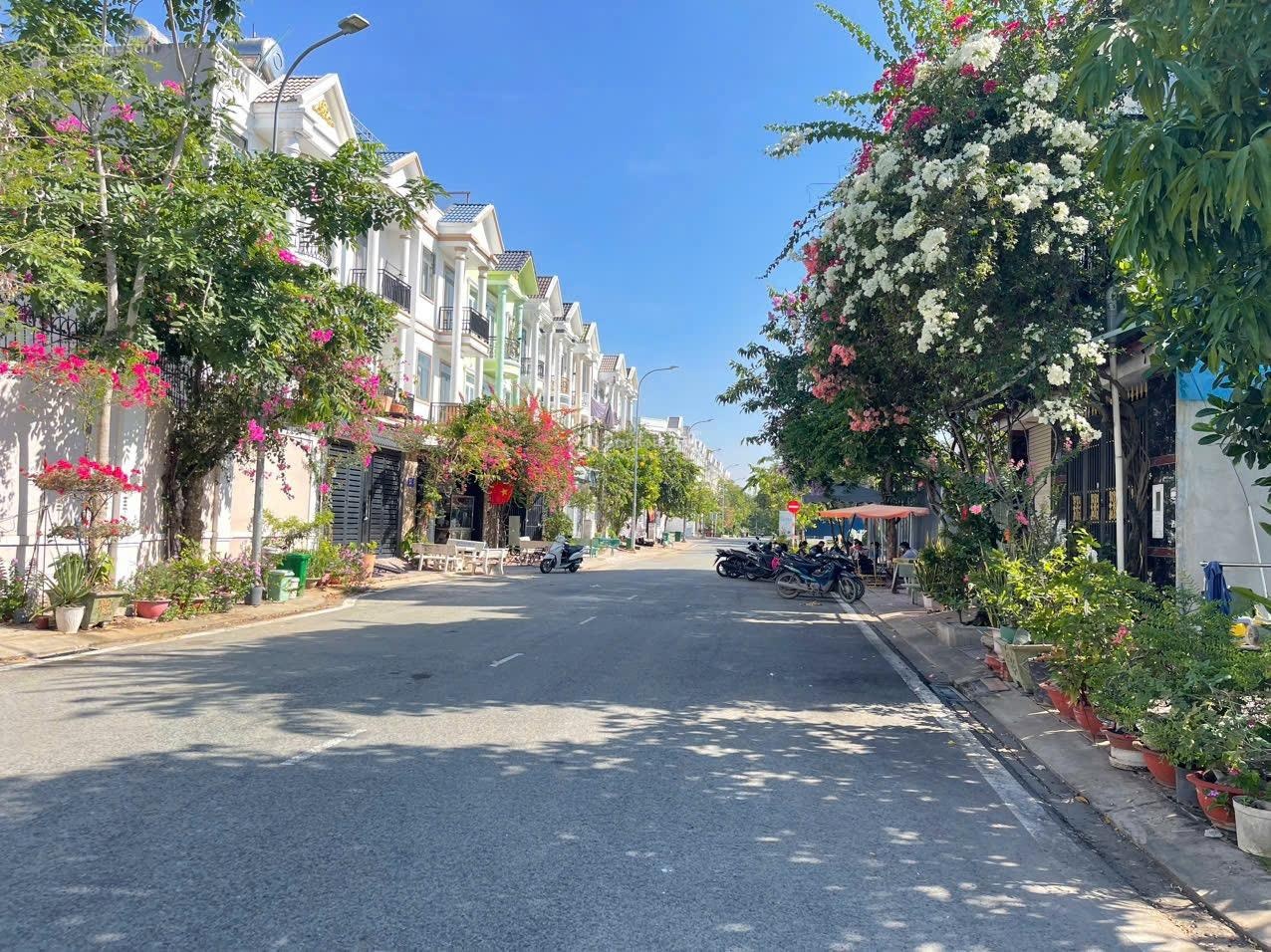 Chính chủ bán lô đất Centana xây tự do, đg Trường Lưu P Long Trường TP Thủ Đức