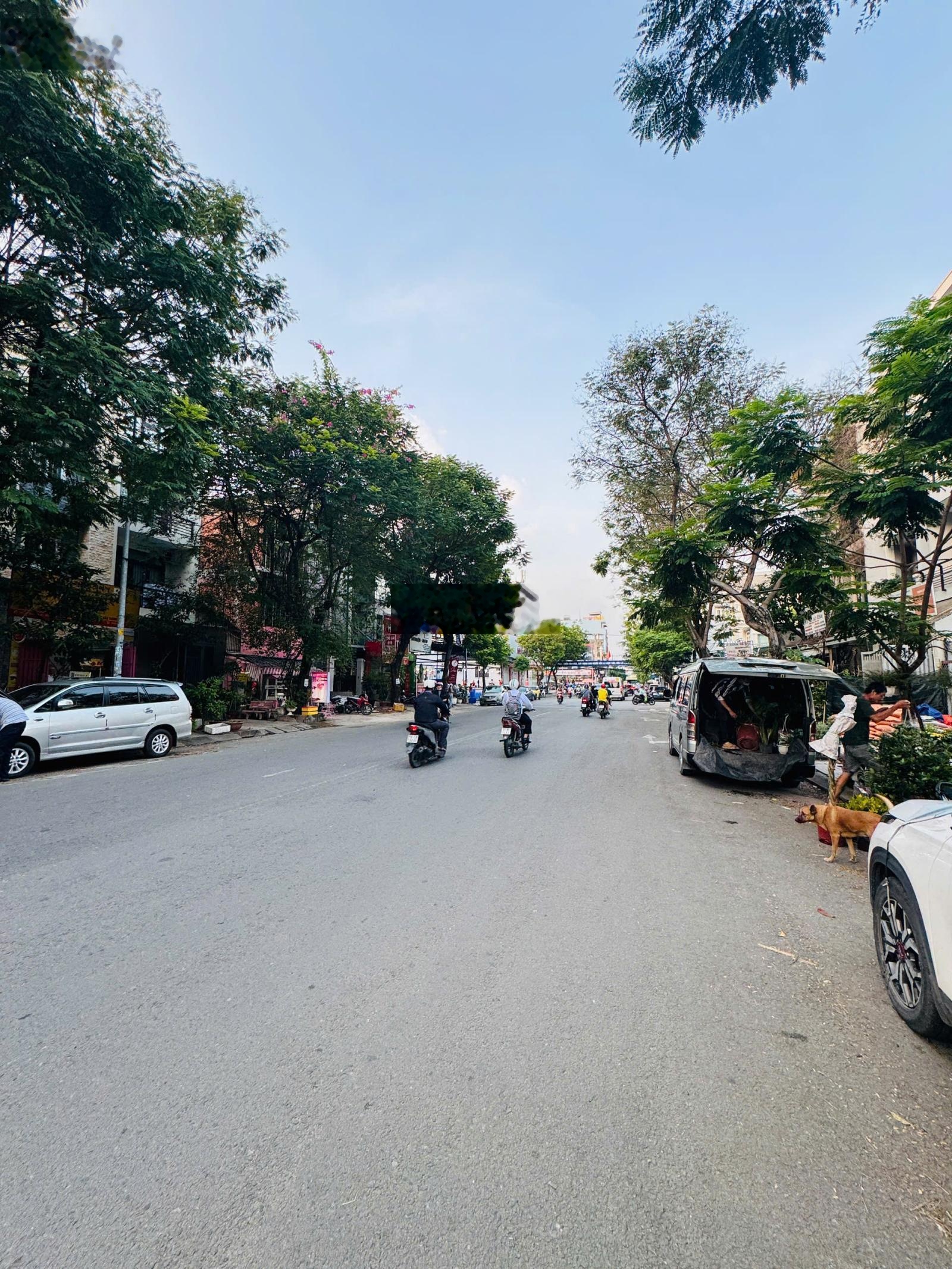 Nhà đẹp thiết kế hiện đại, 4 tầng, KDC An Phú Hưng, ngang 4m, đường trước nhà 16m, không ngập nước.