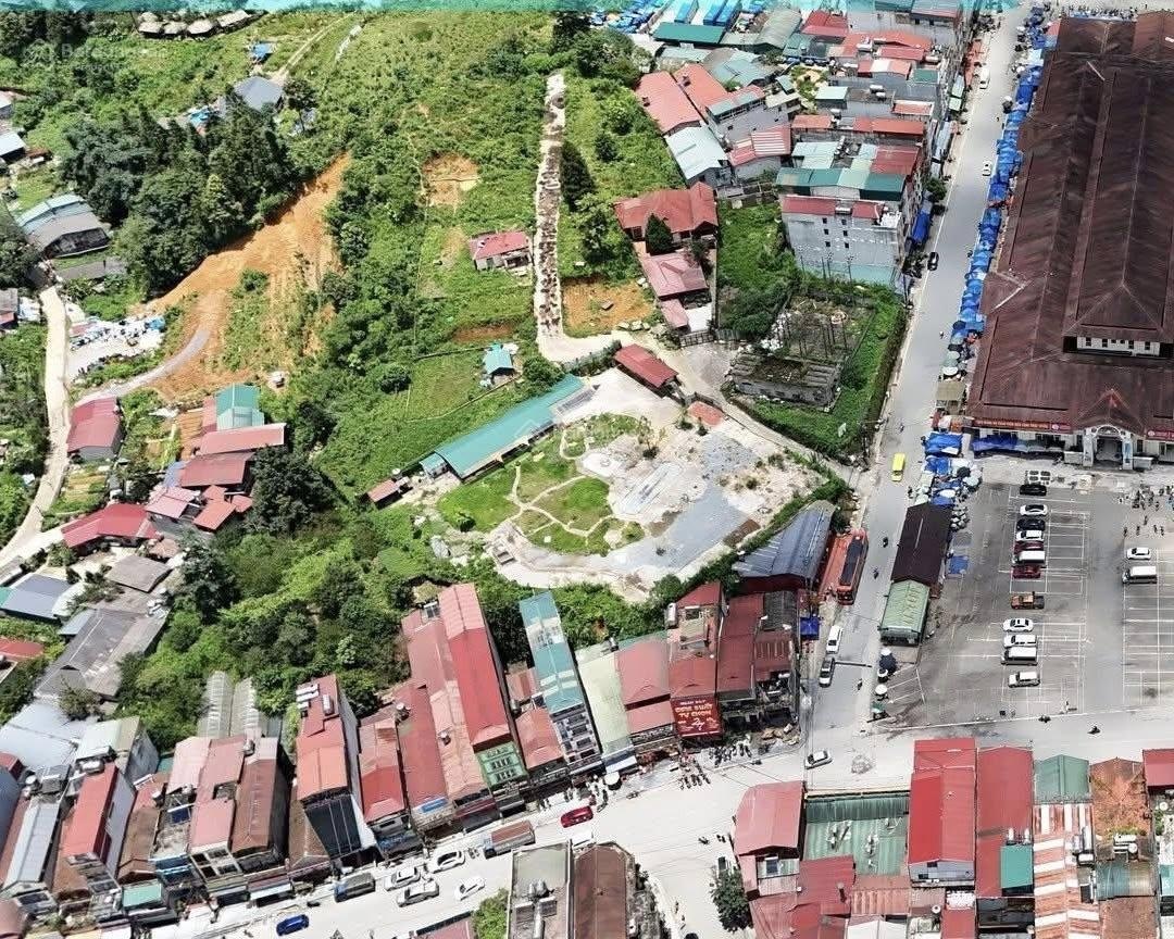 CN lô đất 2 mặt tiền sau chợ Sapa full sổ đất ở 200m. Xây biệt thự nghỉ dưỡng