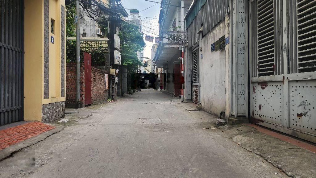 Đất bát khối ô tô ngủ trong đất. 50m mặt tiền 5,5m. sát chân cầu vĩnh tuy thông cổ linh