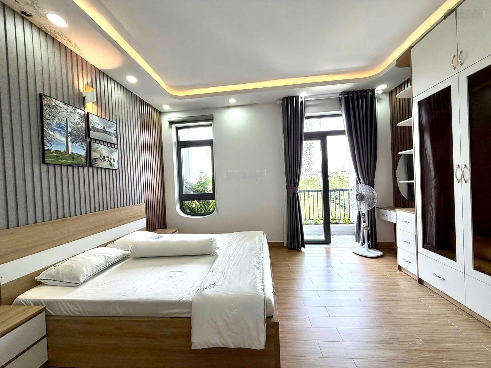 Nhà 6 tầng, 4 phòng, full nội thất, ngay chợ thạch đà, dtsd sàn , thang máy 5 điểm dừng,