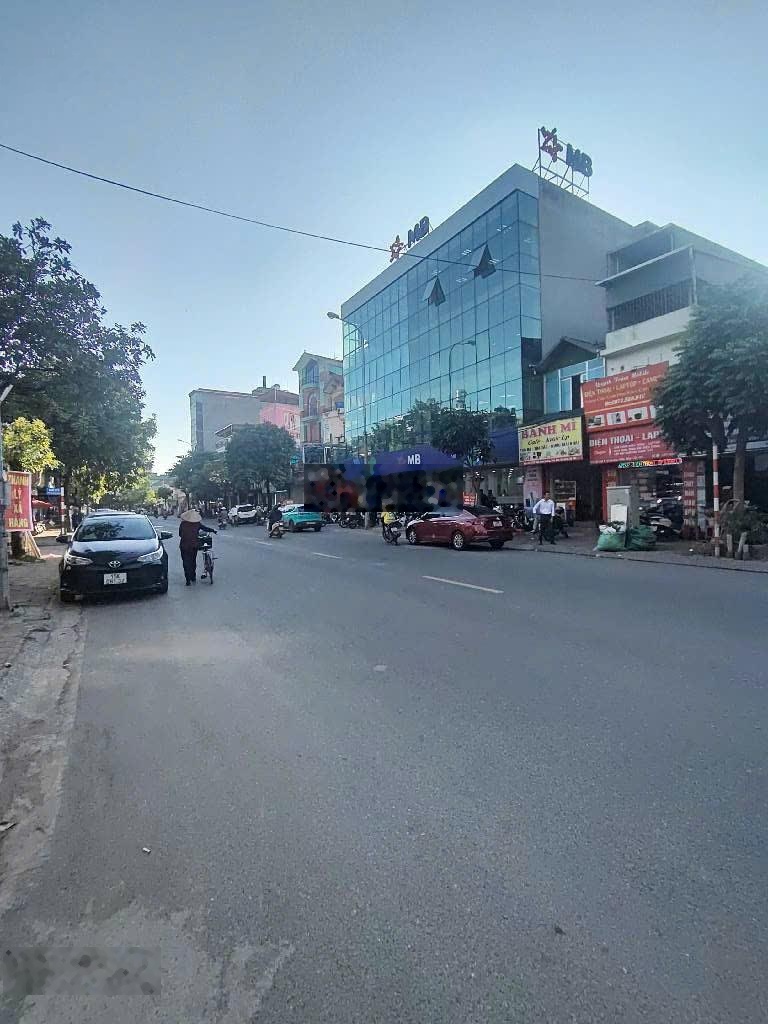 Bán đất ngô xuân quảng, gia lâm, dt 240m, mt 8m, đường thông ô tô tránh, kinh doanh, giá 51 tỷ.