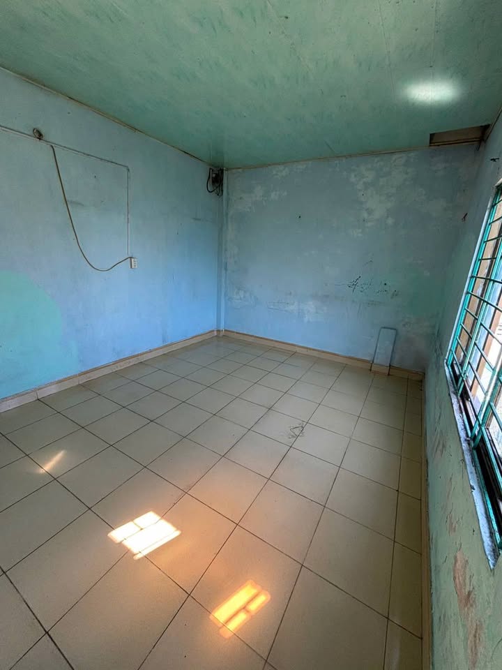 Nhà 2 tầng xinh xinh, sân vườn thả ga, giá hời hời