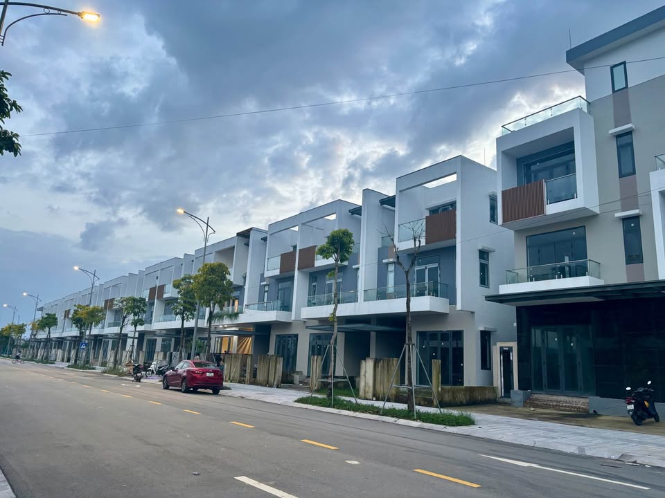 Nhà phố trung tâm Huế - Mặt tiền thương mại, sát AEON Mall