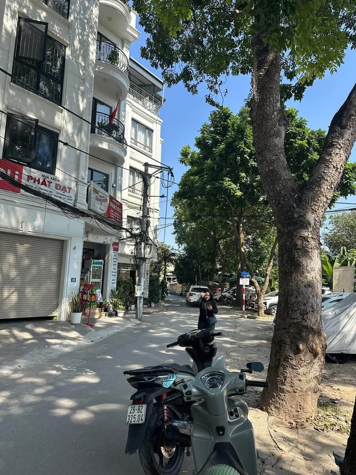 Bán đất tặng nhà 2 tầng Thượng Thanh, Long Biên, đường ô tô tránh, giá chỉ 12,9 tỷ