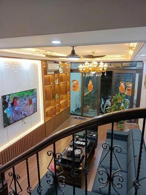 Nhà 5 tầng mới đẹp 54m² tại Thạch Bàn, Long Biên, ô tô đỗ cửa, nội thất cao cấp