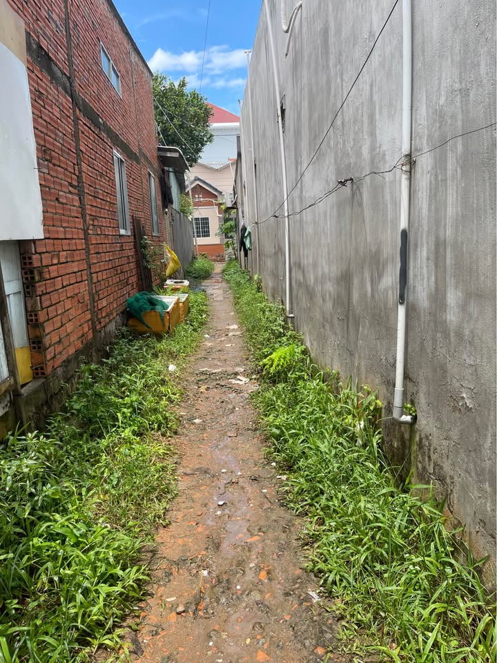 Bán gấp căn nhà diện tích 9.5x15m nằm trên đường Cây Lai, Phường 6, Thành phố Trà Vinh