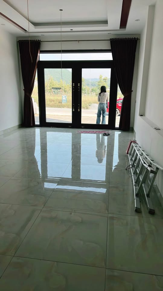 Nhà 2 tầng hiện đại, gần trường quốc tế Canada 103m2, chỉ 2,7 tỷ