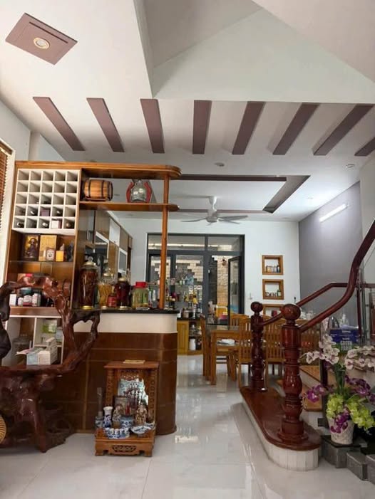 Góc 2 mặt tiền Nguyễn Hữu Cảnh, nhà 3 tầng 4 phòng ngủ, sân rộng đỗ 3 ô tô, chỉ 13,8 tỷ