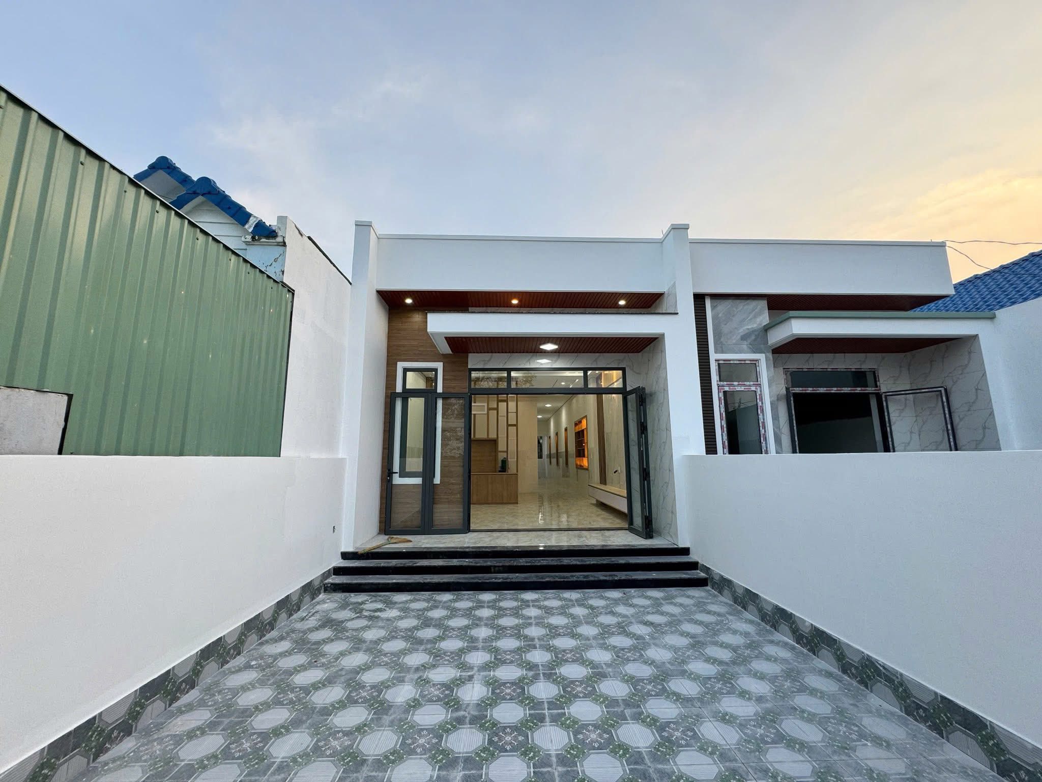 Bán nhà cấp 4 mới 100% gần hoàn thiện, 3 phòng ngủ, sân xe 7 chỗ, giá 1.85 tỷ tại khu dân cư An Ngãi, Long Điền