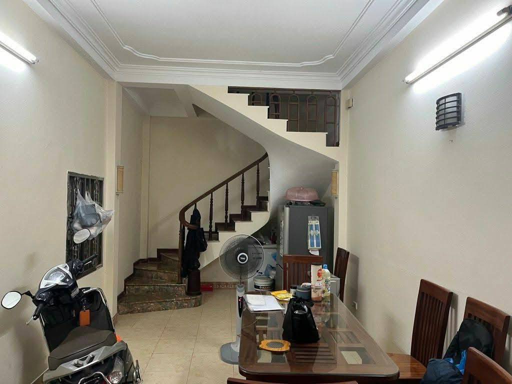 Bán nhà 4 tầng lô góc, sổ đỏ chính chủ, gần hồ Định Công, Hà Nội