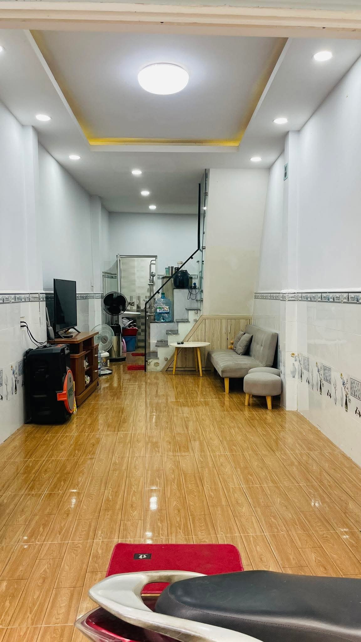 Nhà Lạc Long Quân, Tân Bình 3m x 10m, 3 tầng, 3 phòng ngủ, giá nhỉnh 4 tỷ, ngõ ba gác thông thoáng