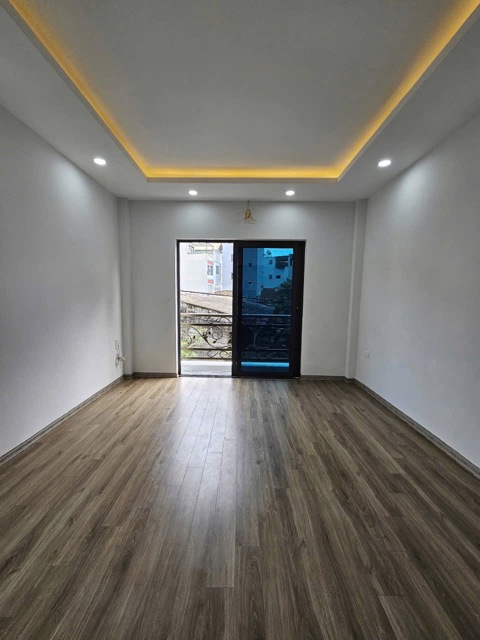 Nhà 4 tầng thoáng mát, ô tô đỗ cửa tại Bắc Từ Liêm, Hà Nội