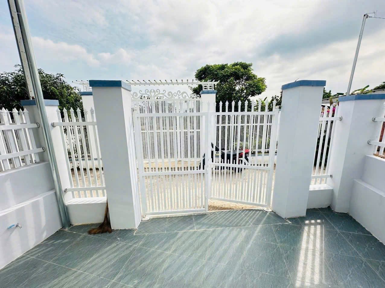 Nhà mới xây trung tâm Đất Đỏ, full thổ cư, giá chỉ 1.4 tỷ