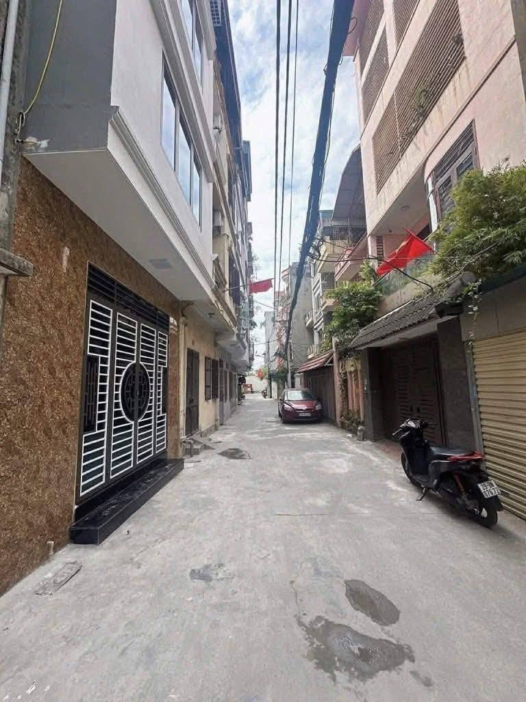 Nhà mới 5 tầng, phân lô, ô tô đỗ cửa phố Thịnh Liệt, gần Giải Phóng, Kim Đồng, Nguyễn Đức Cảnh