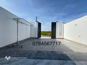 Chủ nhà "hết tiền" cần bán gấp căn nhà xây mới tinh 100% tại hẻm ô tô, cách Chợ Hoà Lợi chỉ 900 mét