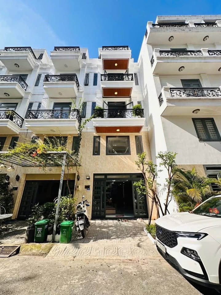 Bước vào căn nhà phố đồng bộ tại Khu Dân Cư Bảo Minh, bạn sẽ cảm nhận ngay sự sang trọng và tiện nghi