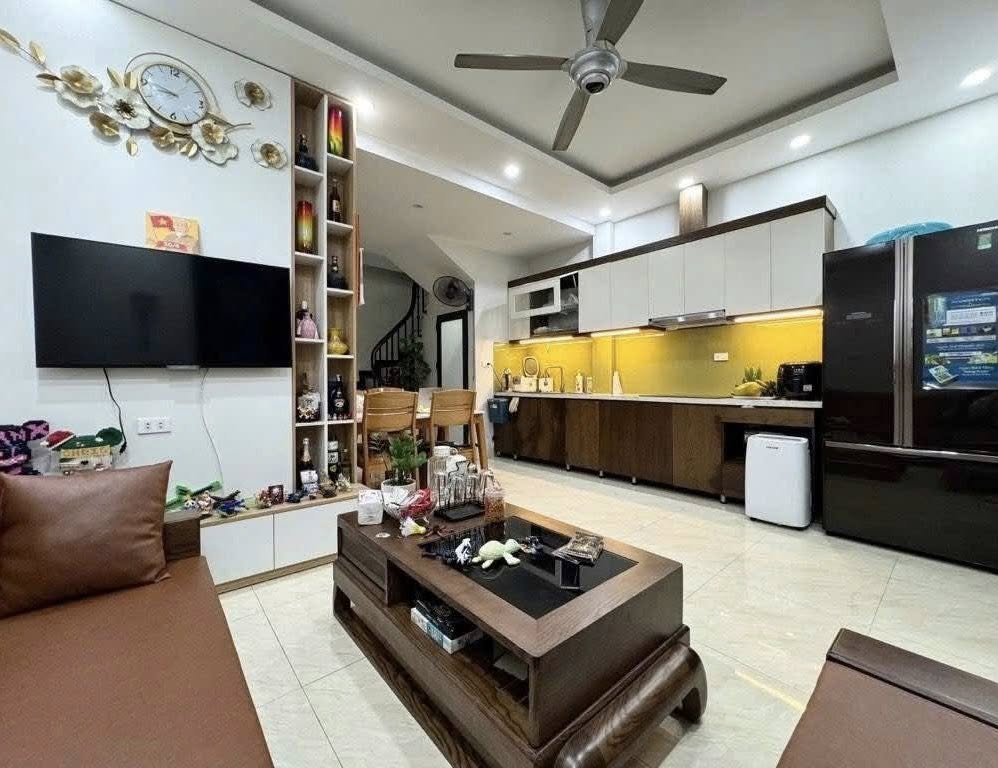 Nhà Yên Nghĩa 39m2, 3.8m mặt tiền, giá 5.9 tỷ, vài bước ra chợ