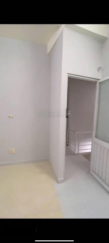 Nhà đẹp Q4 - sát hẻm otô - 68.5m2 - 2 tầng - chỉ 4.33 tỷ