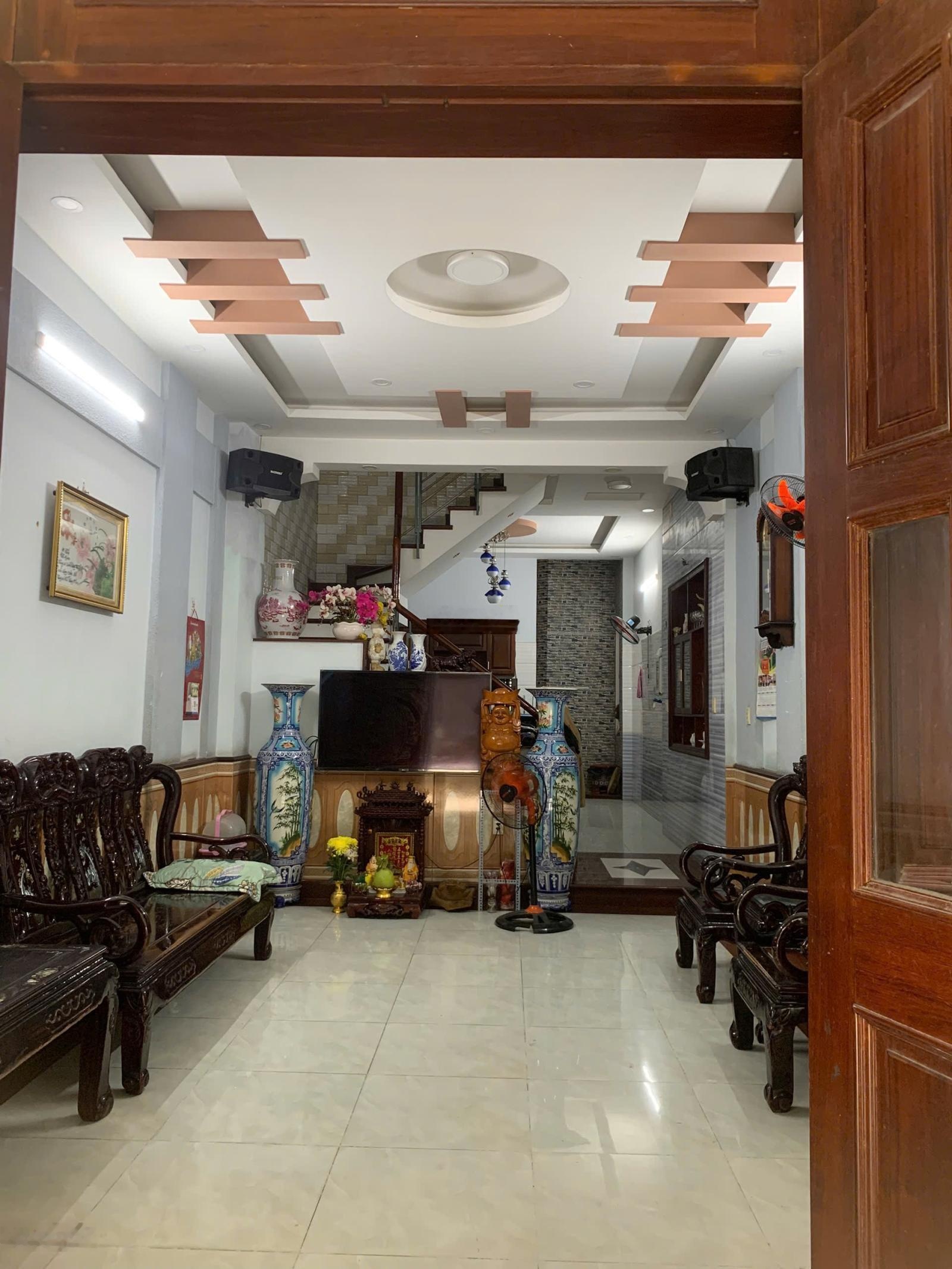 Nhà chính sổ hồng riêng đường Nguyễn Văn Quá diện tích ngang 5 dài 23m trệt 3 lầu giá chỉ 8 tỷ