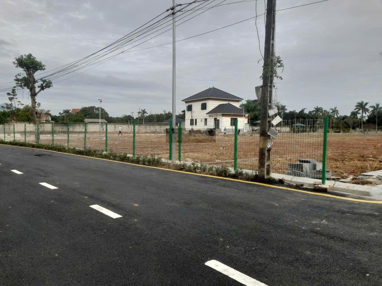 Bán đất nền Hòa Lạc 100m2 full thổ cư gần CNC & đại học Quốc gia, đường rộng 3 ô tô tránh