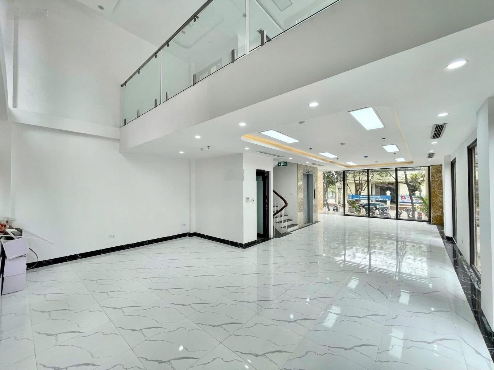 Cho thuê nhà mặt phố Nguyễn Sơn 100m2 x 6 tầng MT 6m giá 60tr/tháng thông sàn thang máy cực đẹp