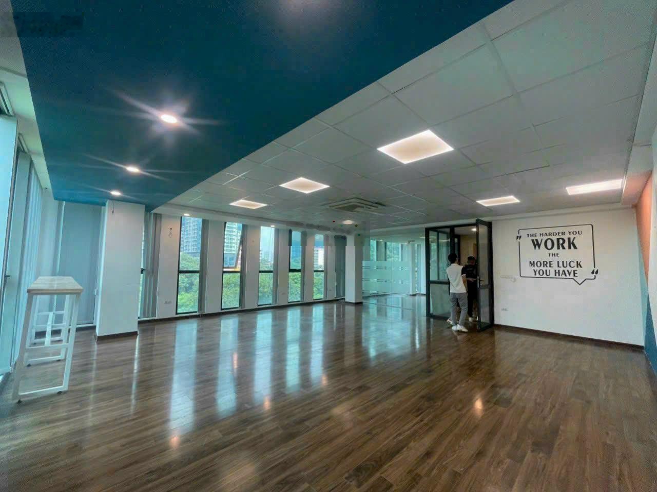 Cho thuê văn phòng tại Hoàng Ngân, 30 triệu, 160m2 giá siêu hời