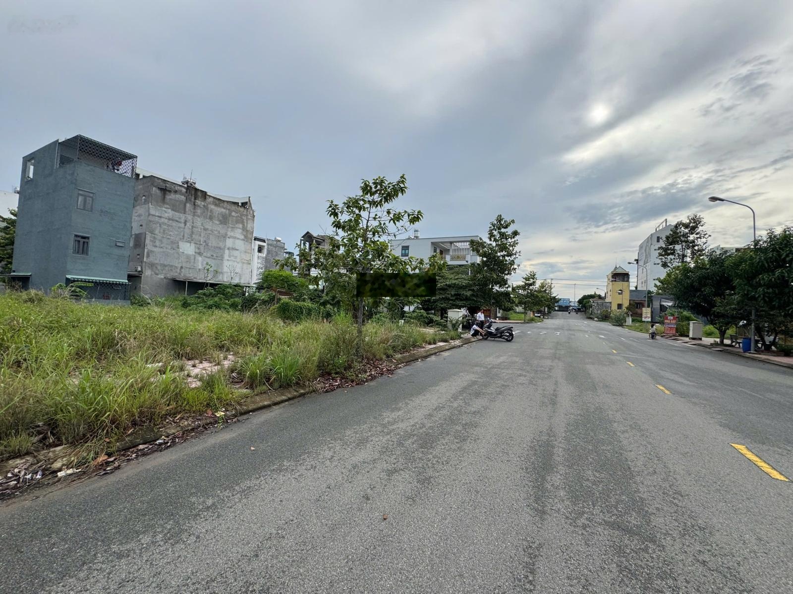 Giảm 400tr bán lô góc trục chính KDC, kinh doanh sầm uất