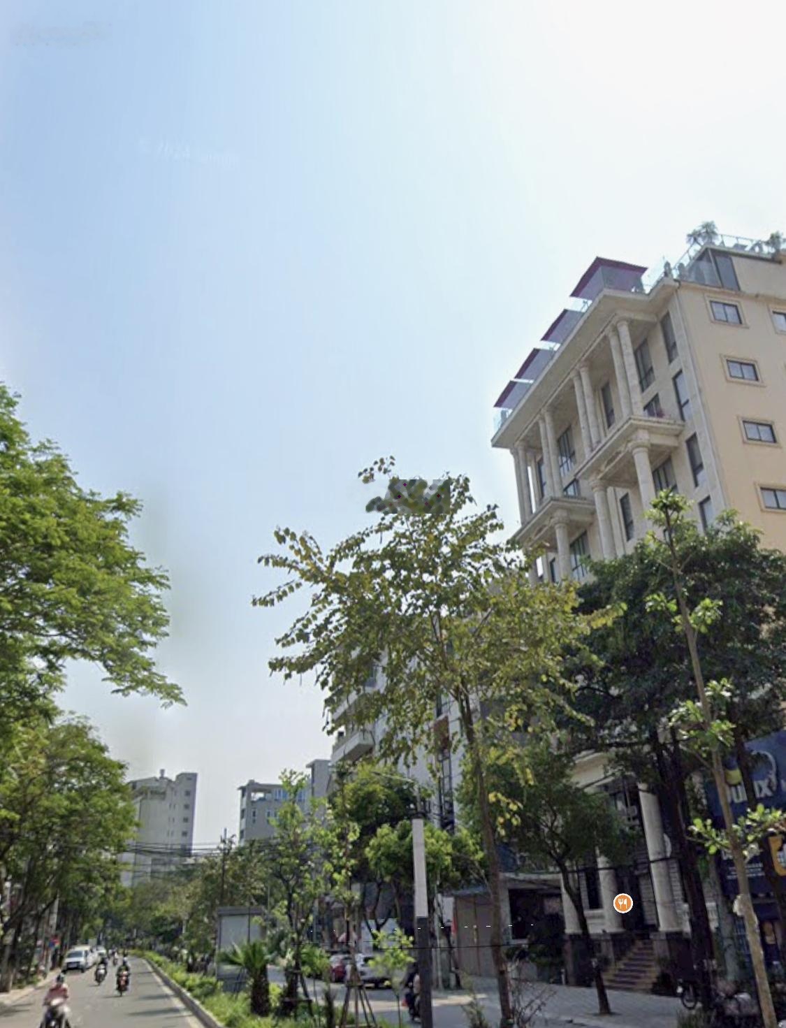 Bán đất mặt phố Lạc Long Quân 376m2 - MT 10m - 100 tỷ