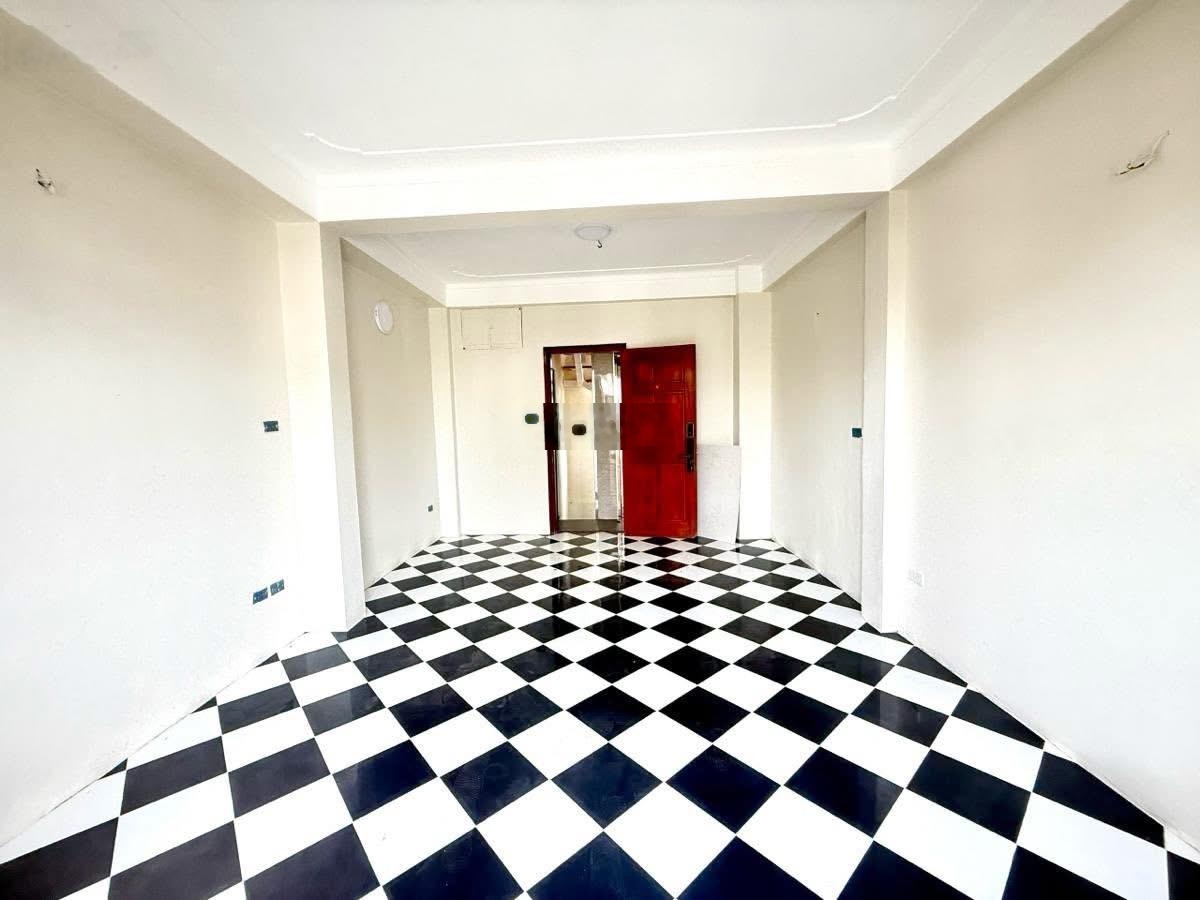 Hạ chào 2tỷ giá mới 30tỷ có ngay nhà MP Triệu Việt Vương DT:30mx7 tầng, MT:3.9m-kinh doanh đỉnh cao