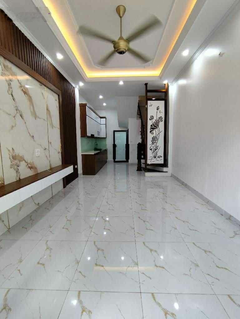 Bán nhà Tân Mai 30m 6,4 tỷ 5 tầng. Nhà mới KING KOONG. 10m ô tô tránh, sổ đỏ chính chủ