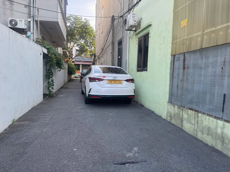 Bán nhà cấp 4 Khai Quang, mặt tiền rộng rãi, ngõ ô tô, giá chỉ 2.5 tỷ