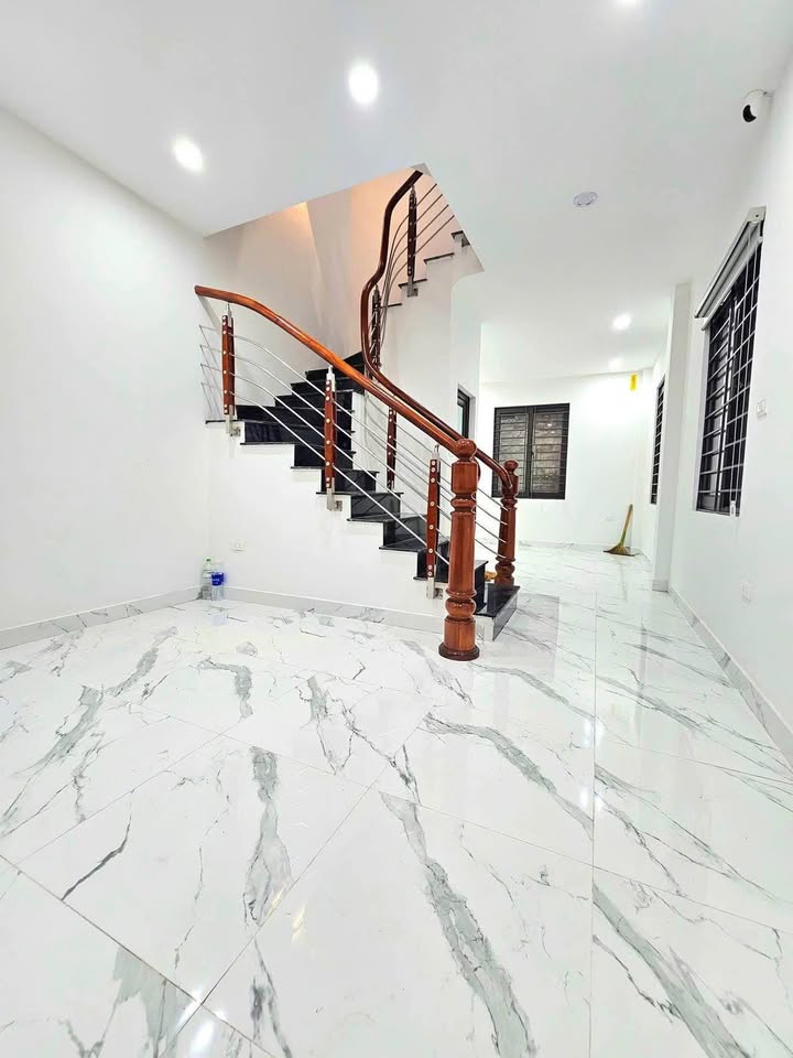 Bán nhà 5 tầng mới xây, 3 mặt thoáng, cạnh khu đô thị Ciputra, 40m2, 6 phòng ngủ