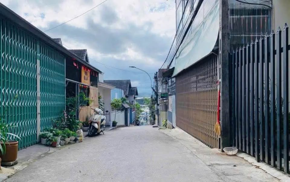 Bán hai lô đất xây dựng tuyệt đẹp tại hẻm đường Mai Hắc Đế, phường 6, Đà Lạt