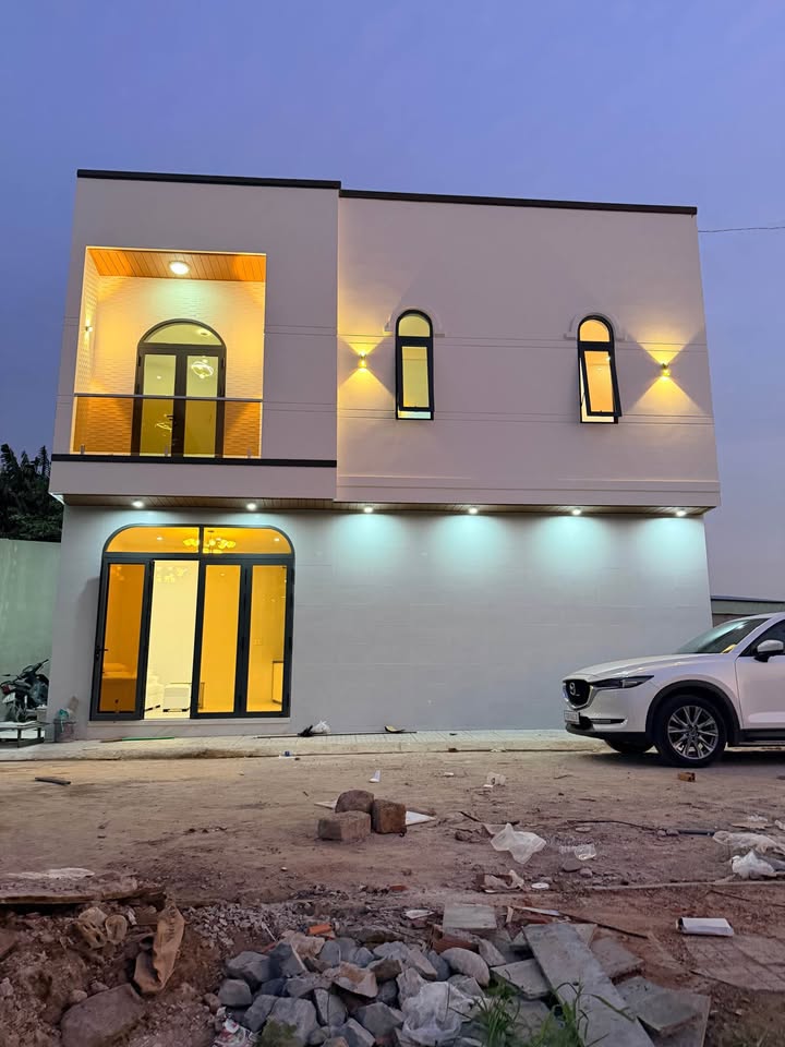 Bán nhà 1 trệt 1 lầu mới xây, 3 phòng ngủ, gần vòng xoay Rồng, Long Điền