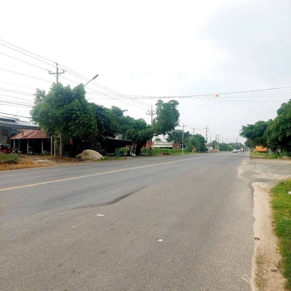 Bán đất mặt tiền Trần Phú - Tây Ninh, diện tích 20x40m, sổ đỏ trao tay, sẵn sàng giao dịch