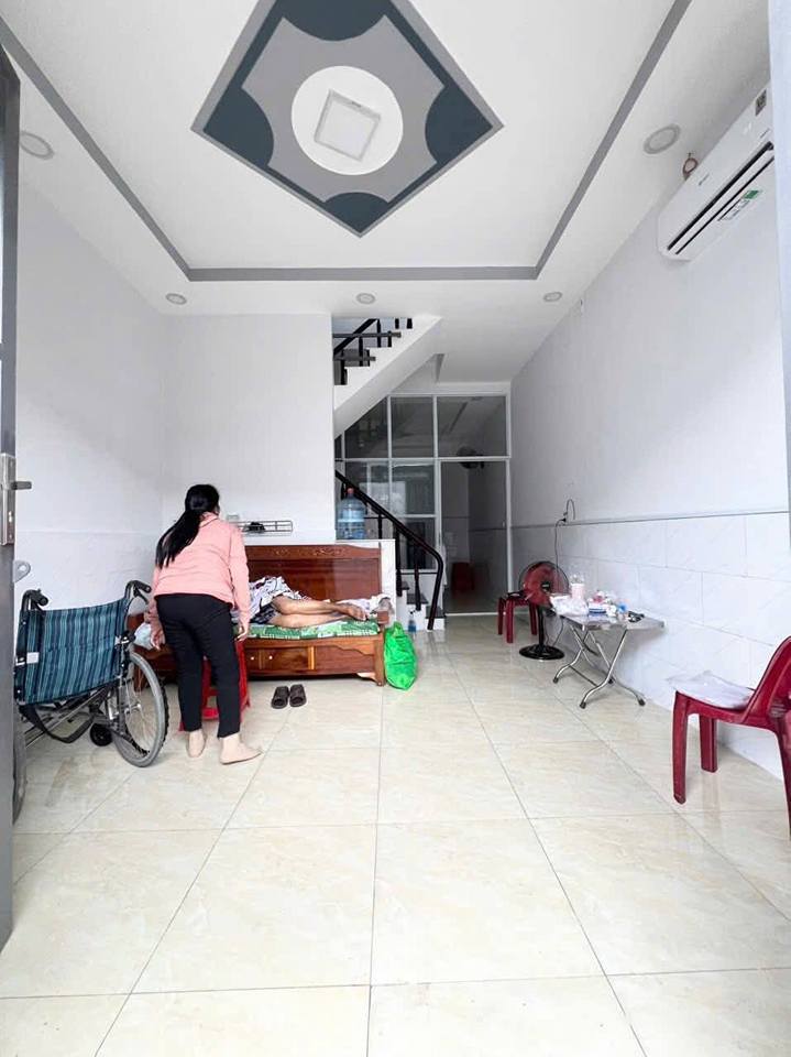 Nhà Vĩnh Lộc B, 4x10m, gác lửng, 1 ngủ, hẻm 5m, giá 1.3 tỷ