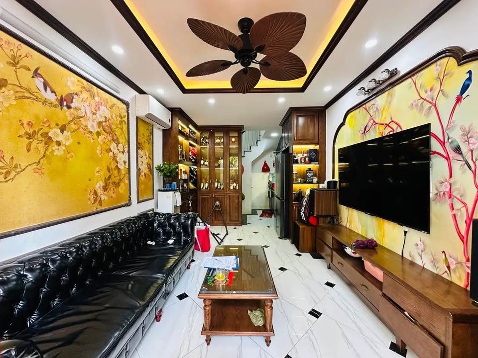 Nhà lô góc Long Biên 5 tầng mới tinh, 30m², giá 6 tỷ