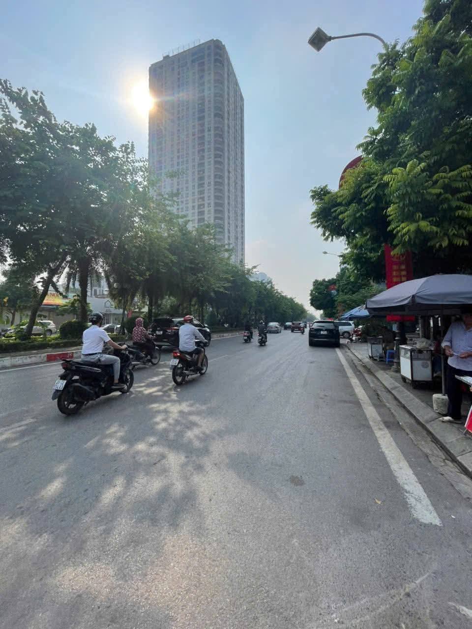 Nhà mặt phố Hà Đông 40m2, 4 tầng, kinh doanh đỉnh, ô tô đỗ cửa, giá nhỉnh 16 tỷ