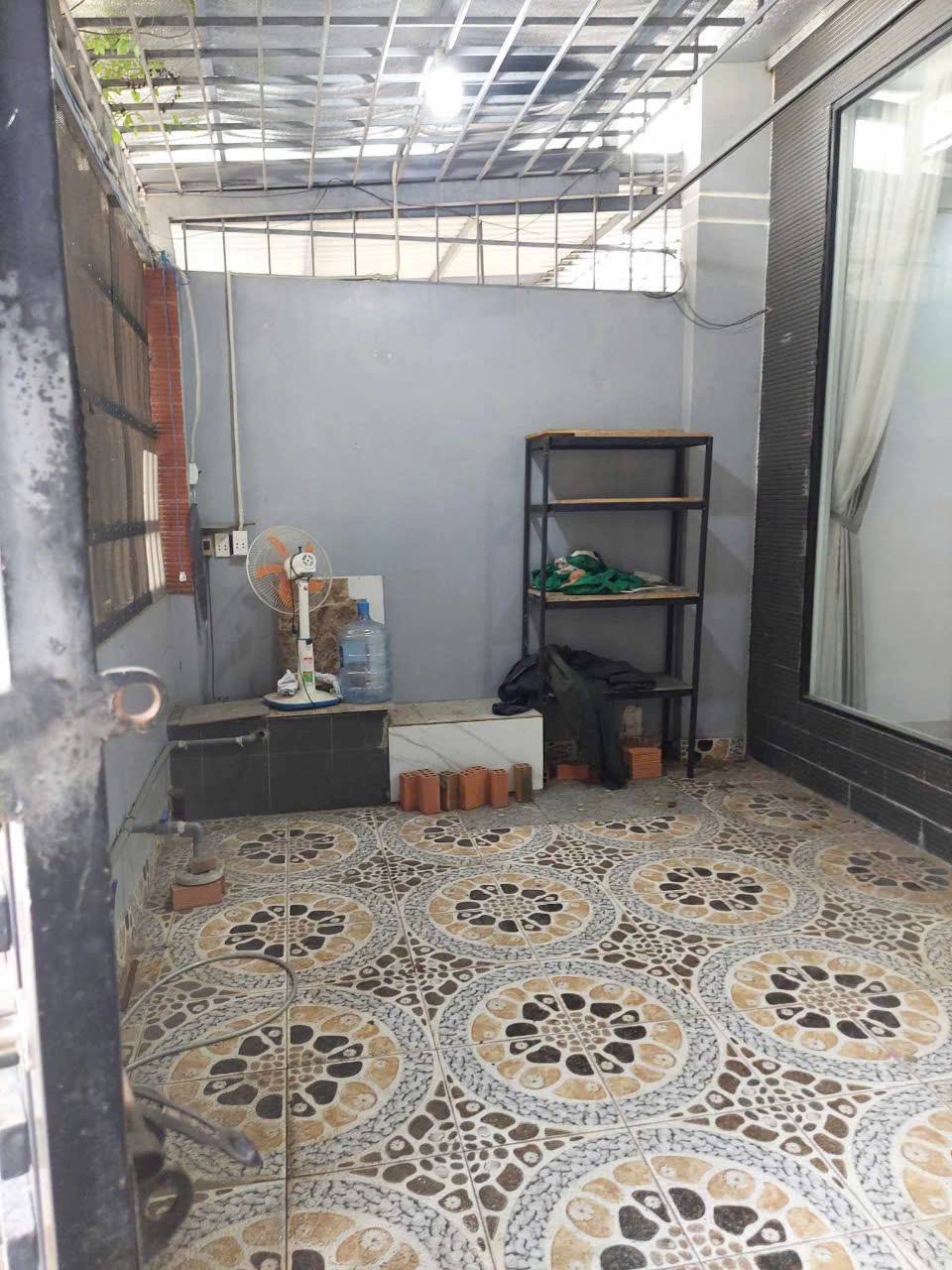 Nhà Hiệp Thành, Quận 12, hẻm xe tải 10m, 2 phòng ngủ, giá 8 triệu/tháng