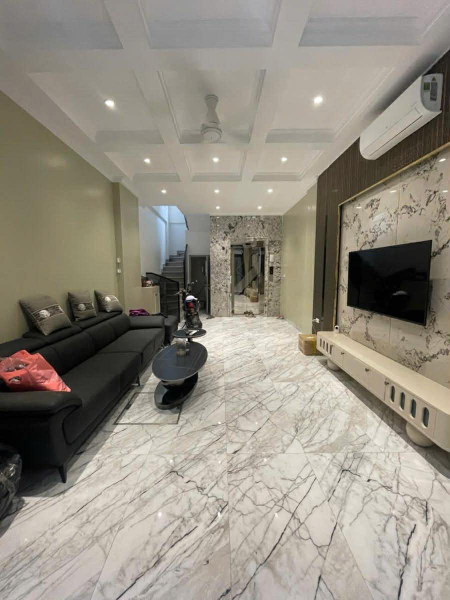 Bán nhà phân lô Ngọc Khánh, Ba Đình, 42m2, 6 tầng, cách ô tô tránh chỉ 20m